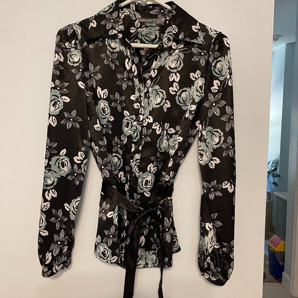 Apt.9 Strech, Blouse with black/blue&white flowers, size S - Picture 2 of 5